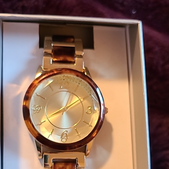 Time and Tru Women's Gold and Tortoise Shell Watches - Picture 15 of 16